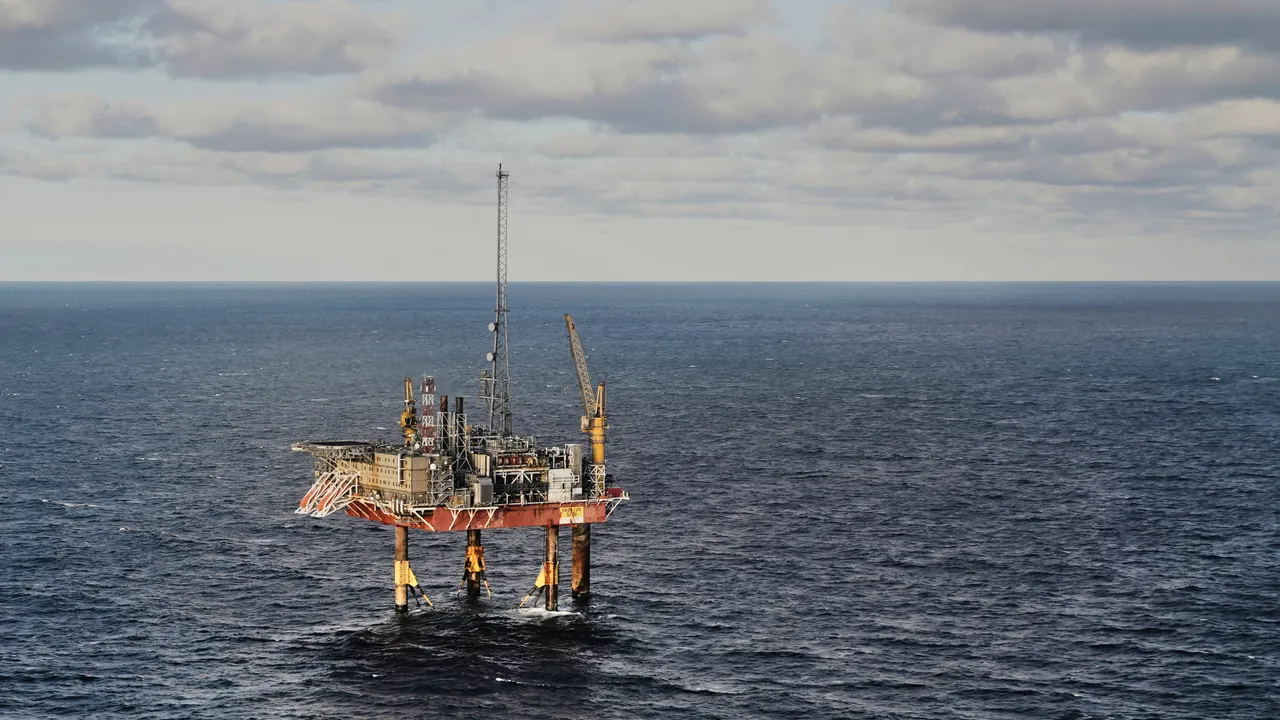 Заради войната: Г-7 обмисля използването на петролни резерви