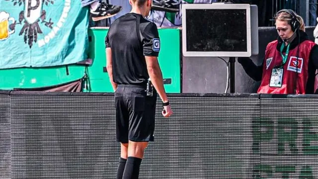 Куриоз: Откраднаха кабела на ВАР по време на мач в Германия