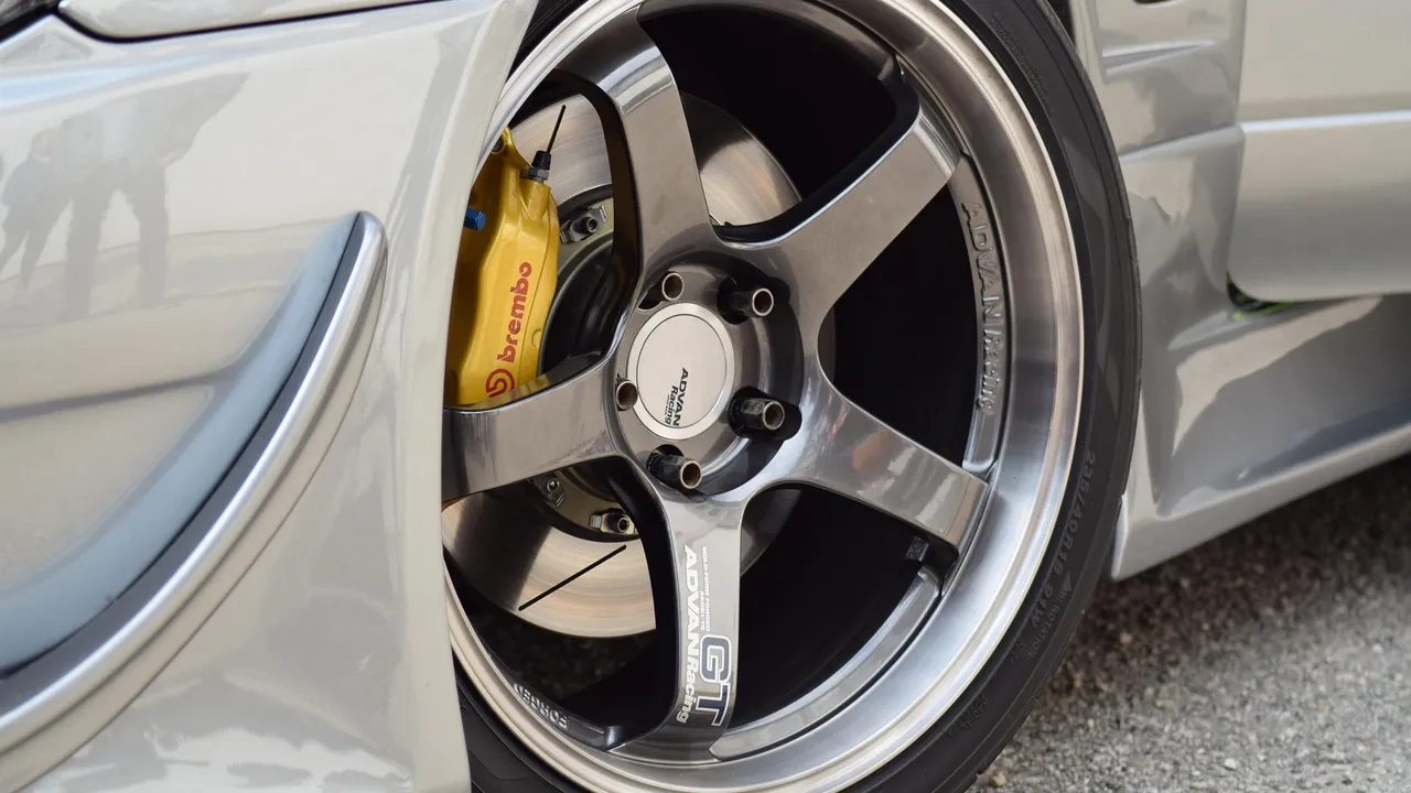 Украинец без книжка дрифтира и блъсна паркирана кола в „Слънчев бряг“