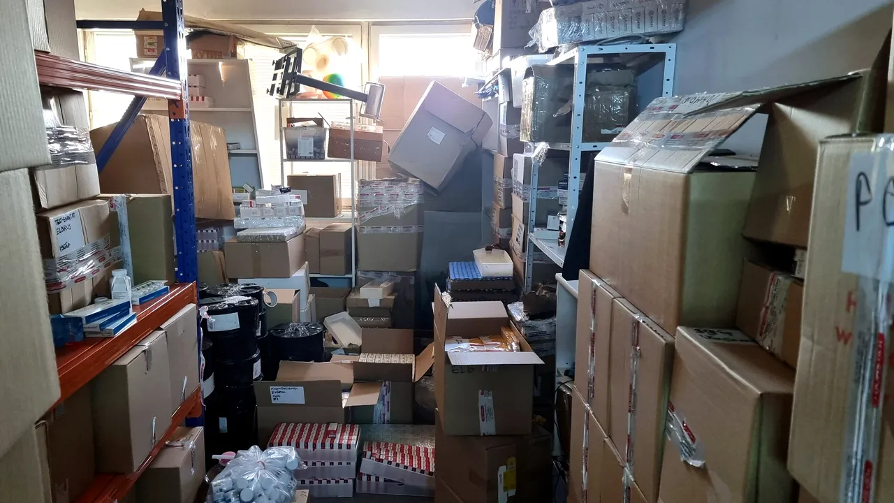 Разбиха нелегална фабрика за анаболни стероиди в София