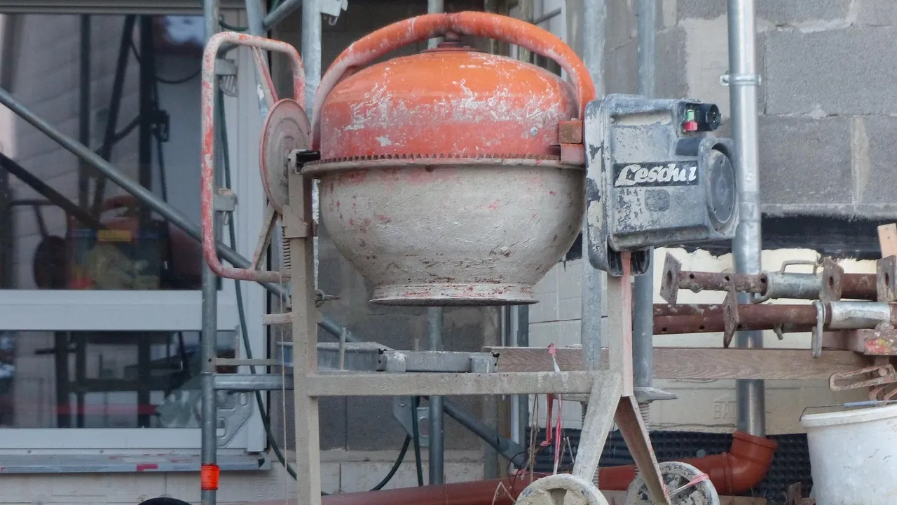 Работник падна от 7-8 метра при трудов инцидент в Бургас