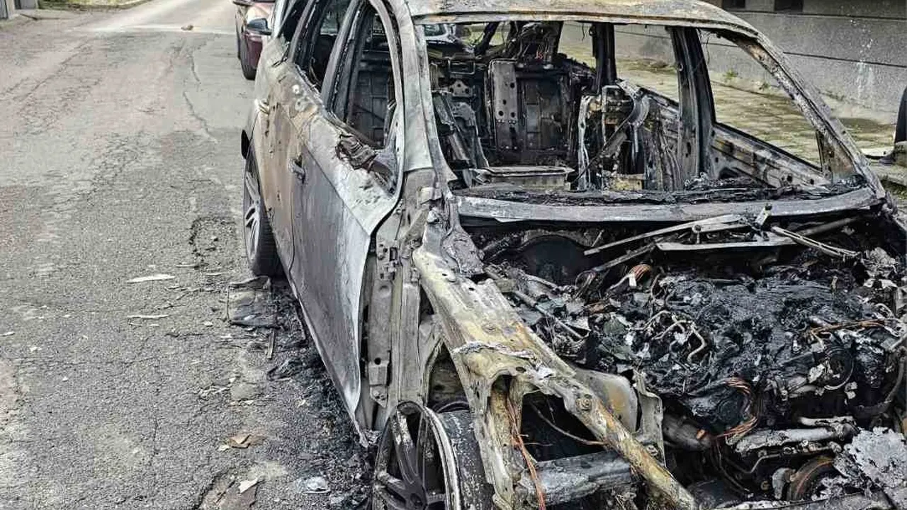 Пожар изпепели три автомобила в Старозагорско