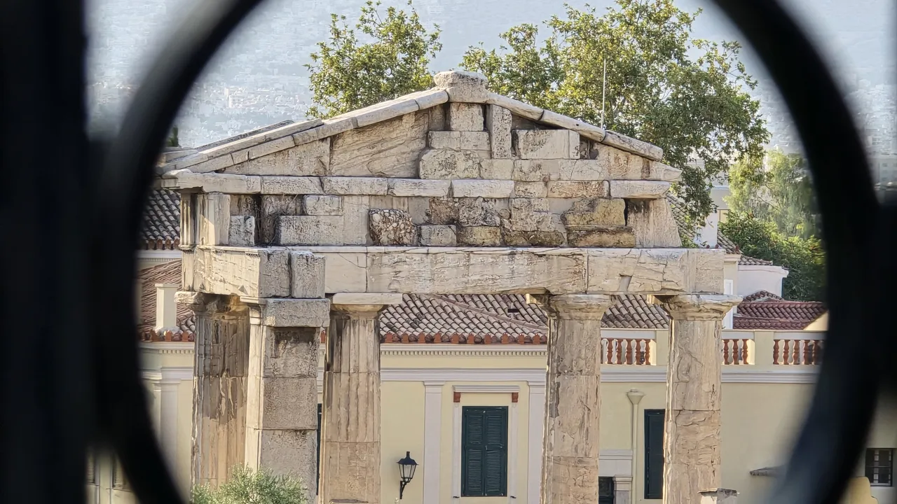 Масова отмяна на резервации в Гърция заради войната в Иран