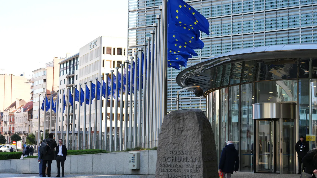 ЕК: Решението за освобождаване на запасите с горива е суверенно за държавите