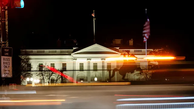 Сикрет Сървис задържа шофьор, врязал се в бариерите пред Белия дом
