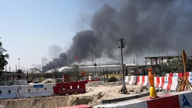 Петролни депа бяха ударени на пристанище в Оман (ВИДЕО)