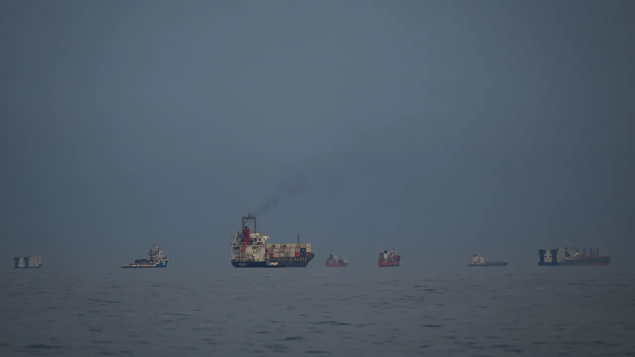 Иран е поставил около дузина мини в Ормузкия проток