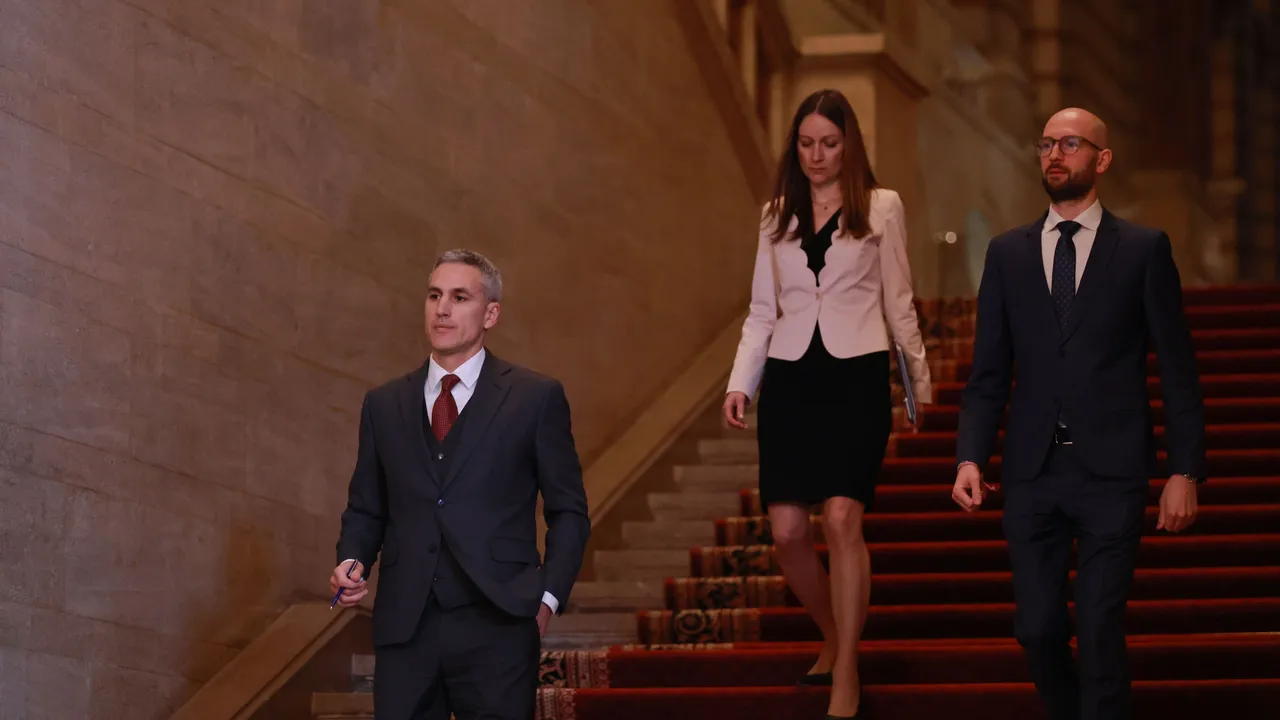 Кабинетът с мерки за справяне с цените на горивата