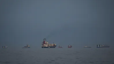 Танкер е бил ударен от снаряд в иракски води