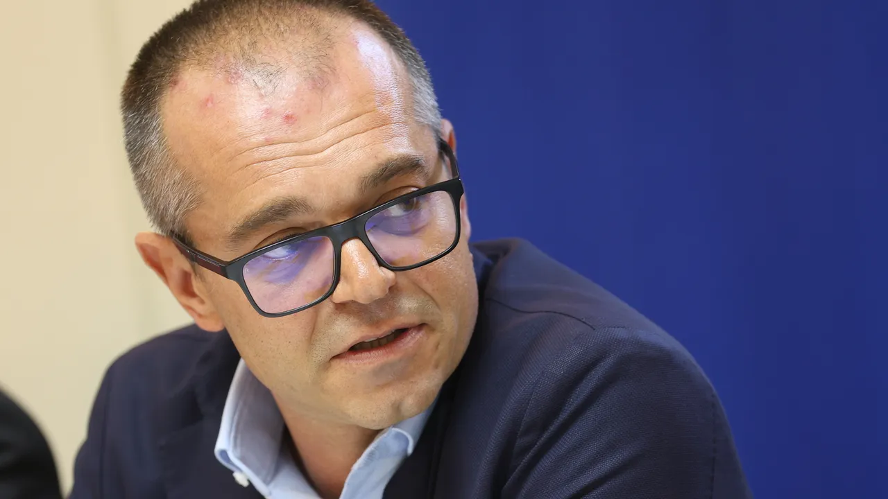 КЗП: Не бързаме с максималните глоби за ЕРП-тата заради сметките за ток