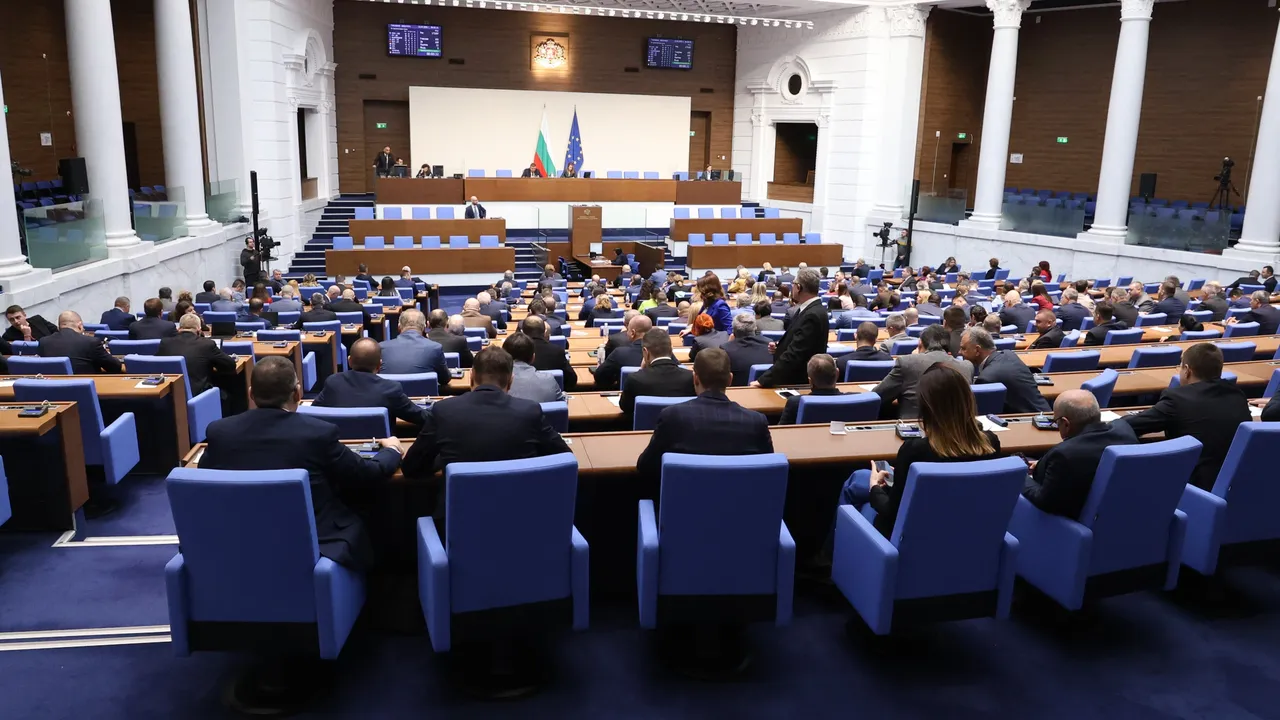 Парламентът започна да обсъжда удължителния бюджет
