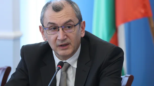 Здравният министър предупреди за риск пред проекта за спешна въздушна помощ