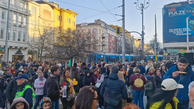 Започна протестът на роднините на жертвите от Петрохан и Околчица