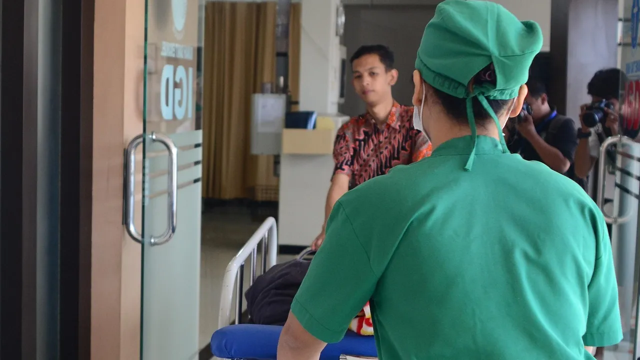 Синя кожа прати мъж по спешност в болница