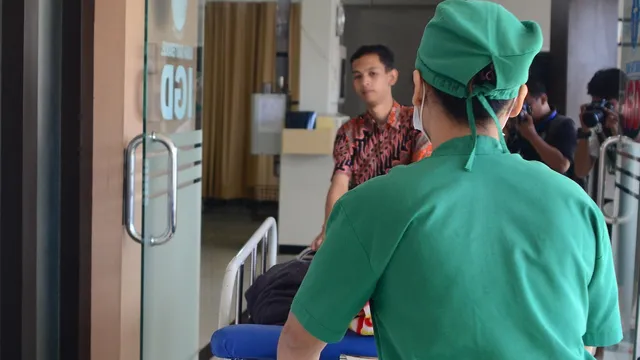 Синя кожа прати мъж по спешност в болница