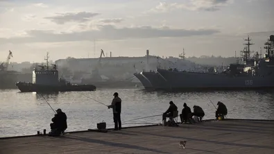 Украински дронове удариха рафинерия и пристанище в Южна Русия