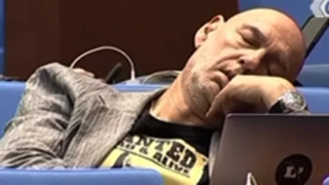 Дилов-син заспа в парламента по време на дебатите (ВИДЕО)