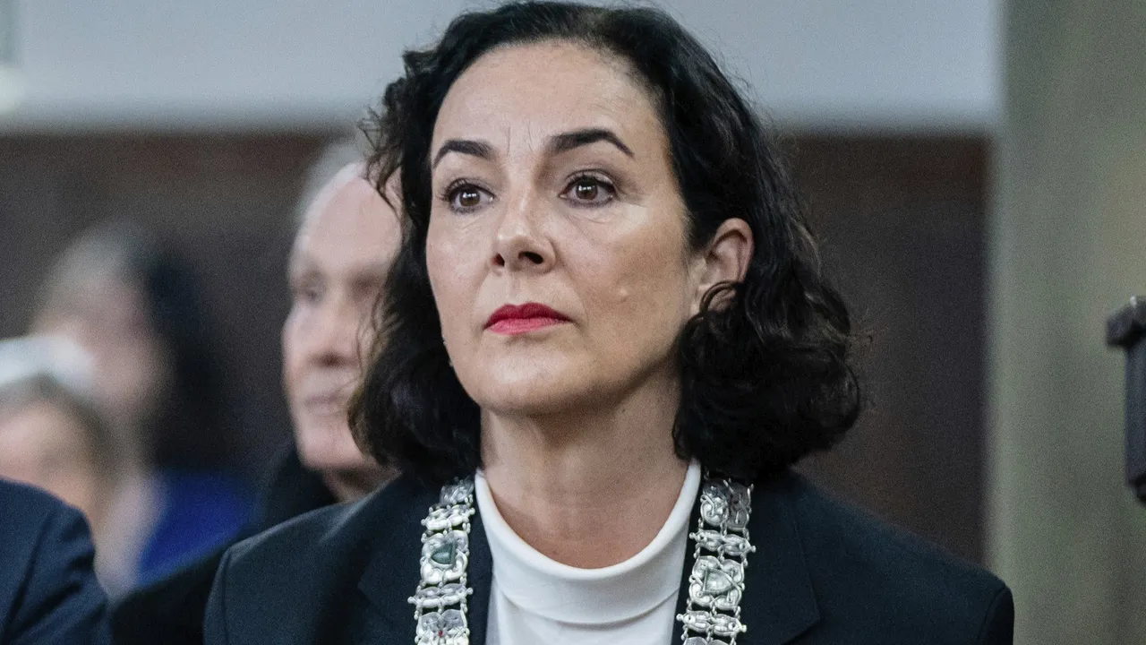 Експлозия повреди еврейско училище в Амстердам