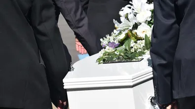 „Мъртва“ жена в Индия се съживи на път за собственото си погребение
