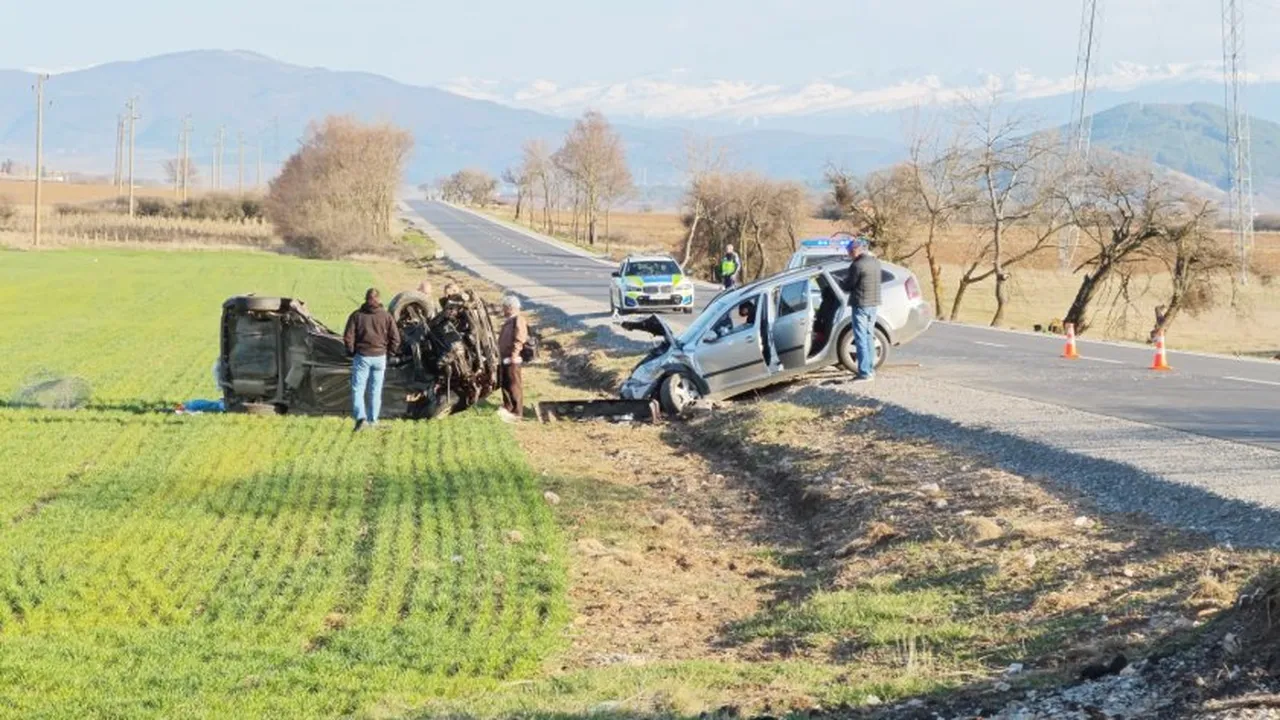 Двама загинали и четирима тежко ранени в катастрофа край Радомир