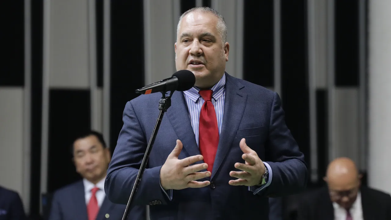 Слави Бинев: Липсата на ясно финансиране спира развитието на спорта