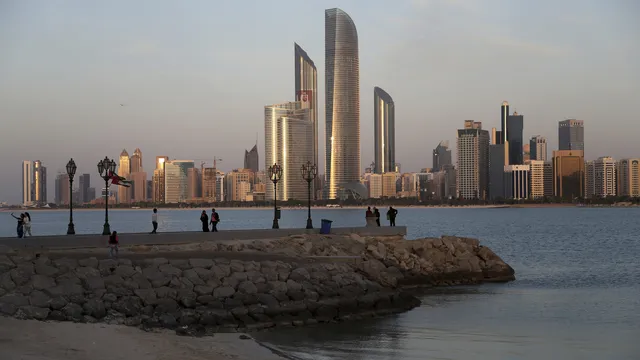 ОАЕ обявиха, че системите им за противовъздушна отбрана реагират на ракетна заплаха в момента