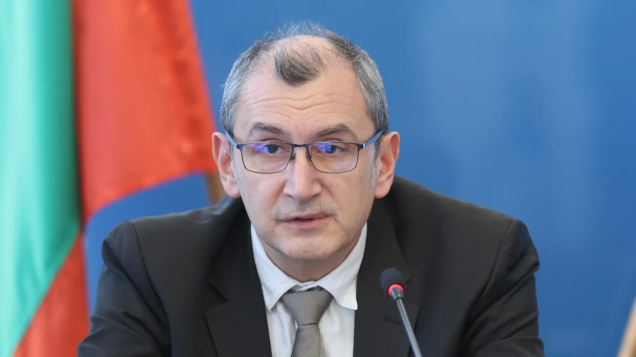 Здравният министър: Шепа олигарси злоупотребяват с европейските фондове и ПВУ