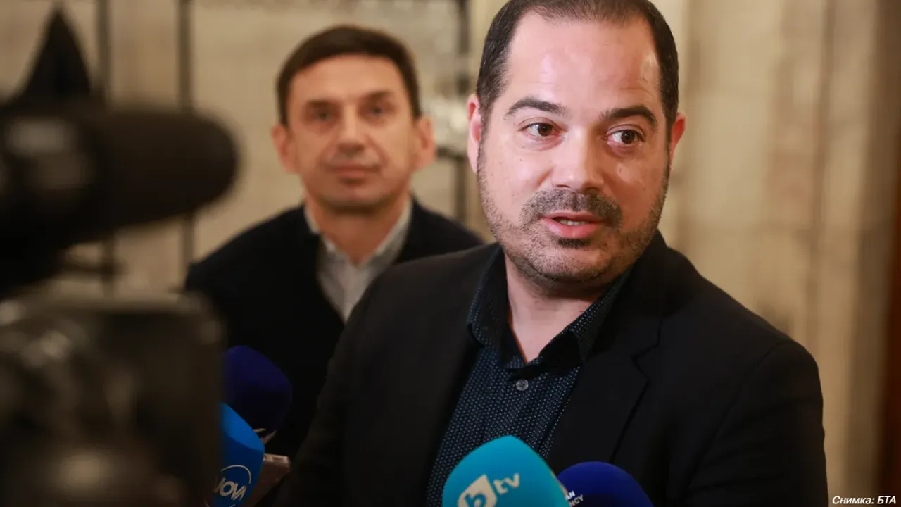 Калин Стоянов води листата на Пеевски в Бургас, Йордан Цонев - във Варна