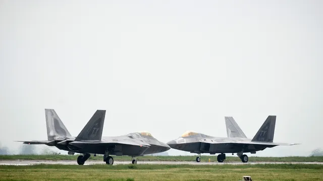 "Черно петно": Иран заплаши Румъния заради американски самолети