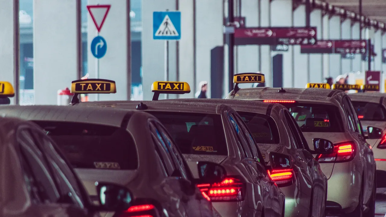 От утре: Таксиметровите водачи в Гърция обявяват безсрочна стачка