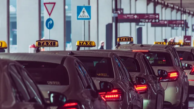 От утре: Таксиметровите водачи в Гърция обявяват безсрочна стачка