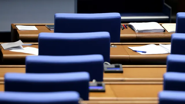 Ресорната комисия гледа Удължителния закон за бюджета