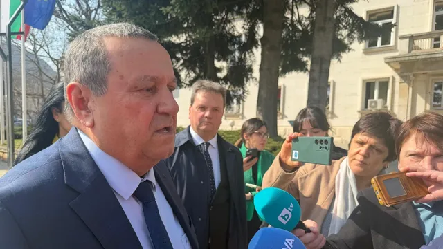 Министър Адемов: Имаме сигнали за натиск върху избиратели чрез програми за заетост