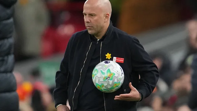 Ливърпул уволнява Слот при едно условие