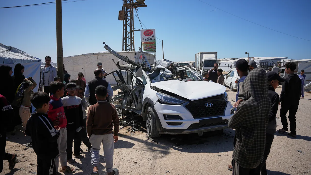 Трима души, включително дете, са убити след израелски удар по Газа