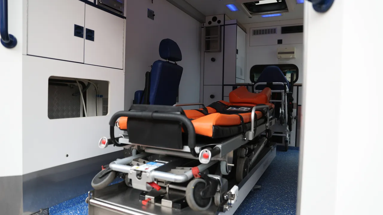 Работник загина след падане от покрив в Бургас