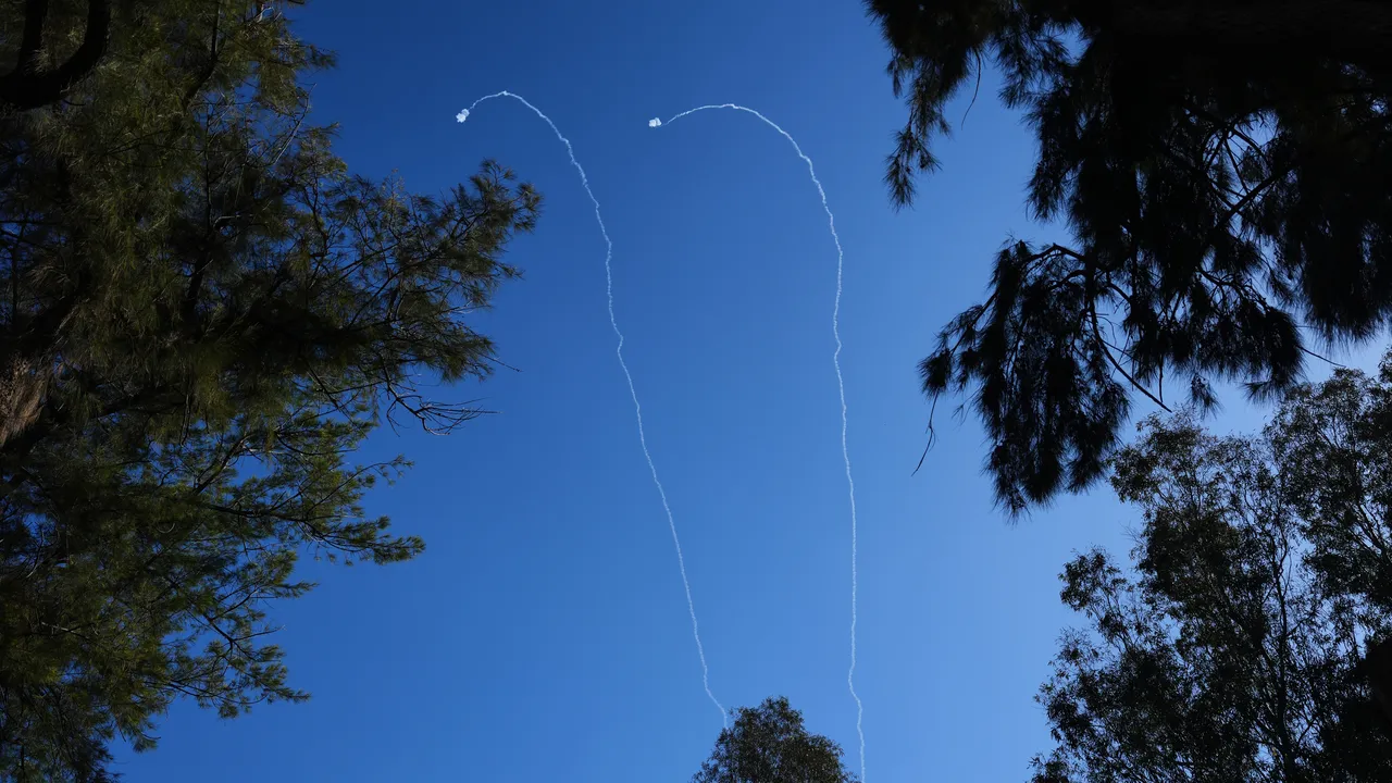 Двама загинаха след иранска ракетна атака в Израел