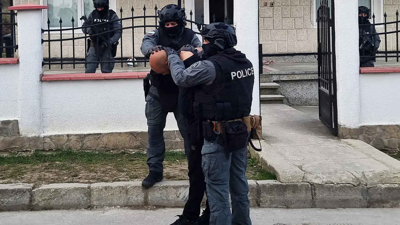 Специализирана полицейска акция срещу търговията с вот се провежда и в Хасково