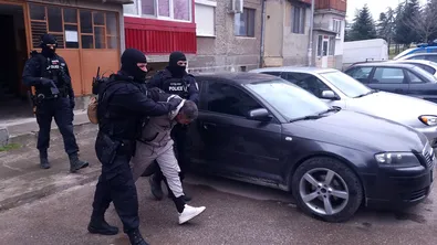 Задържаха четирима за изборна търговия в Хасково