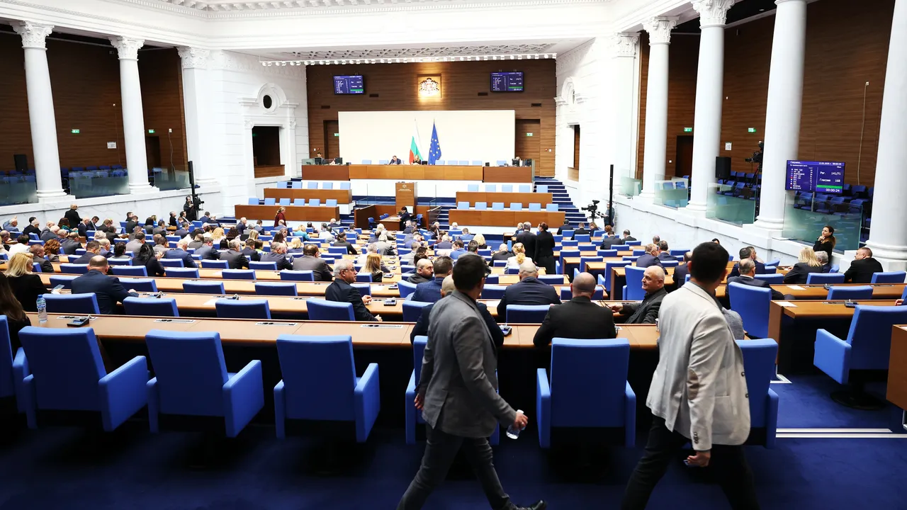 Депутатите приеха удължителния закон за бюджета