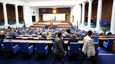 Депутатите приеха удължителния закон за бюджета