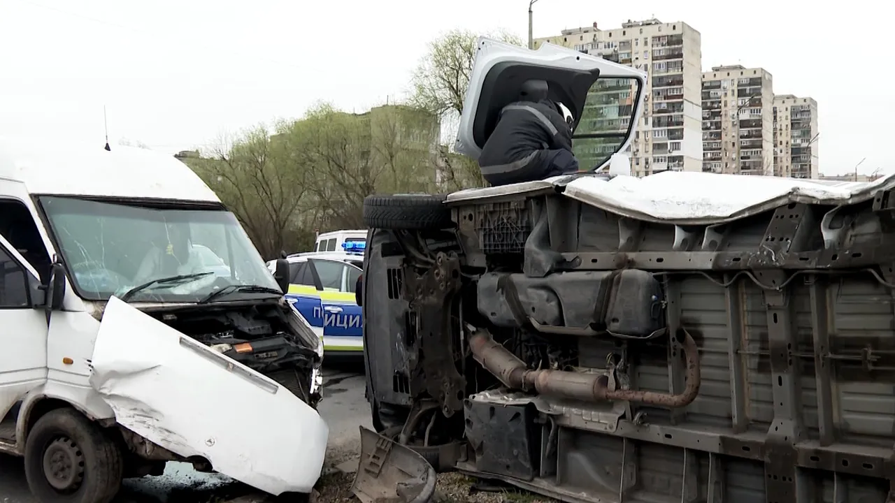 Два буса се удариха на кръстовище в Ямбол