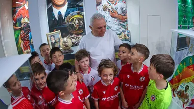 Стоичков обяви партньорство с школата на ЦСКА