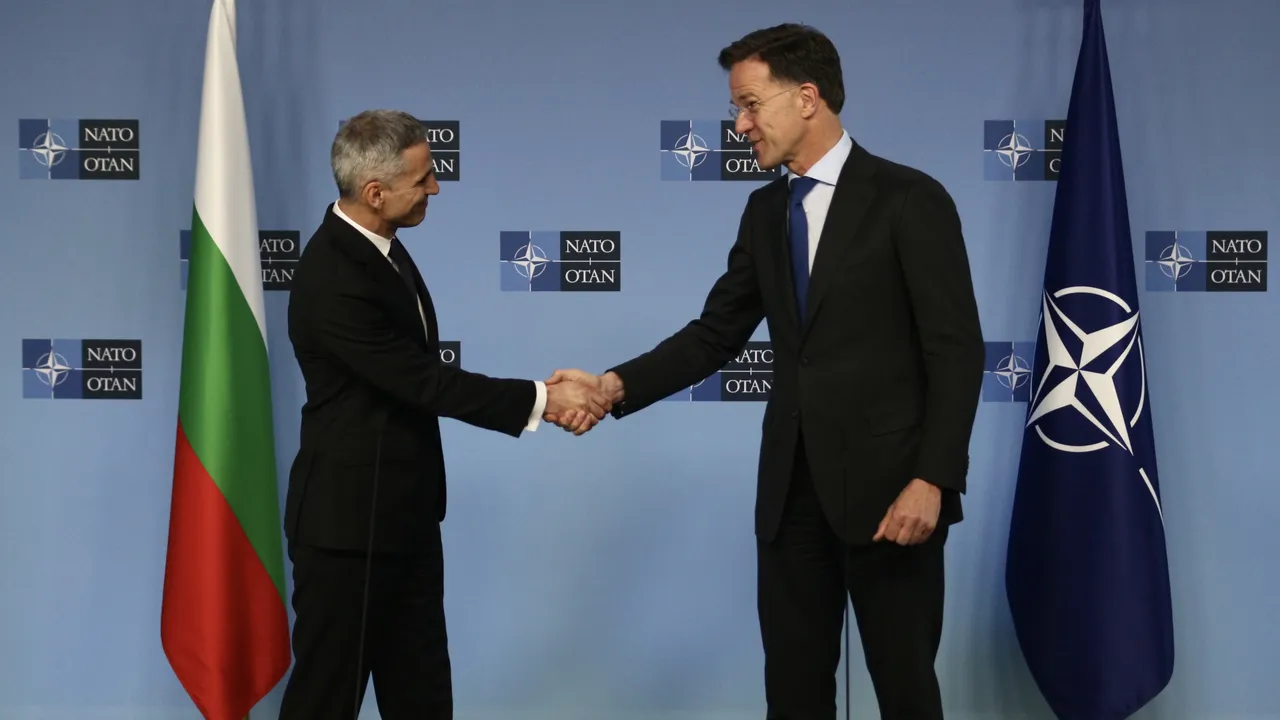Гюров при Рюте: "България остава твърдо посветена на НАТО"