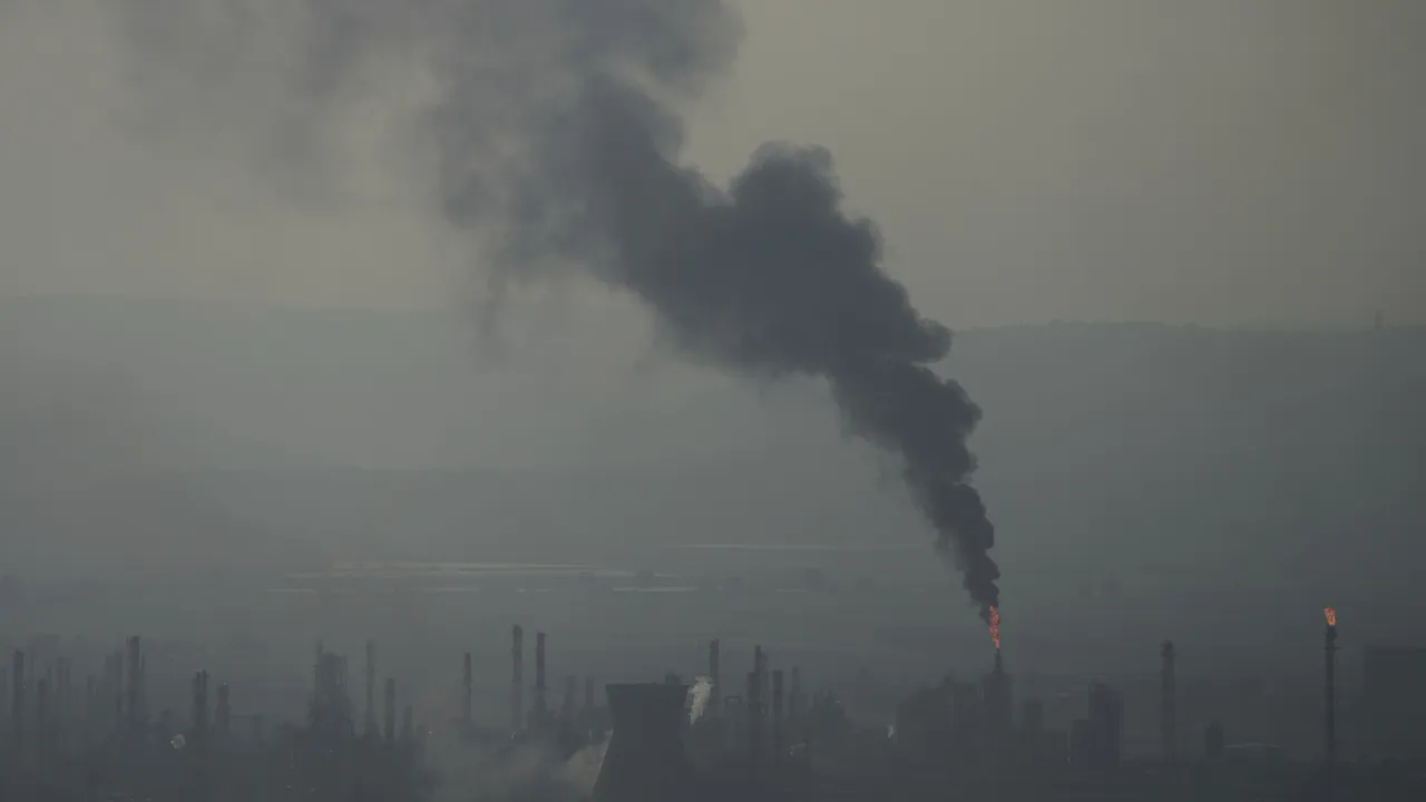 Иранска ракета е поразила петролна рафинерия в Израел