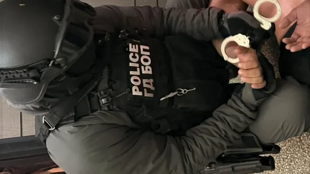 Стотици проверени при мащабна полицейска акция в Търговище