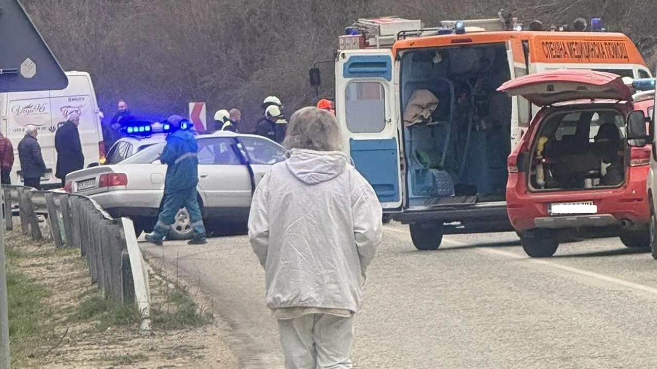 Катастрофа в Троян: трима ранени след отнето предимство