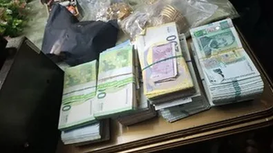Пари, злато и списъци с имена открити при акция в Ботевград