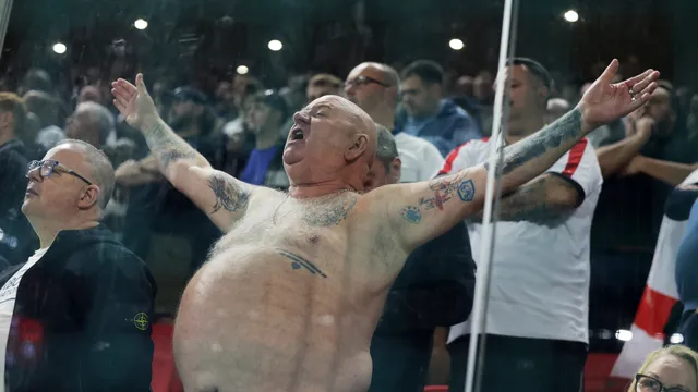 На Острова криминализират влизането на мач без билет