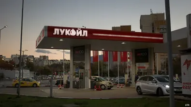 „Лукойл“ с историческа загуба след отписване на чуждестранни активи